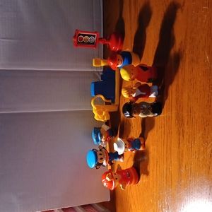 Little people and extras